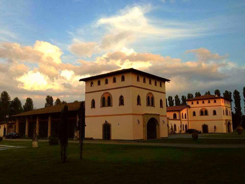 Tenuta Il Tenchio Hotel Lacchiarella Exterior photo