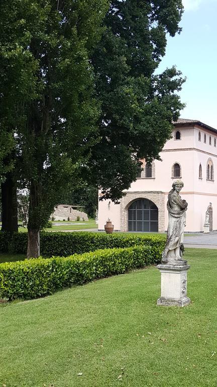 Tenuta Il Tenchio Hotel Lacchiarella Exterior photo