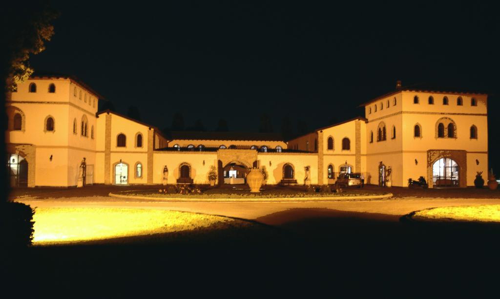 Tenuta Il Tenchio Hotel Lacchiarella Exterior photo