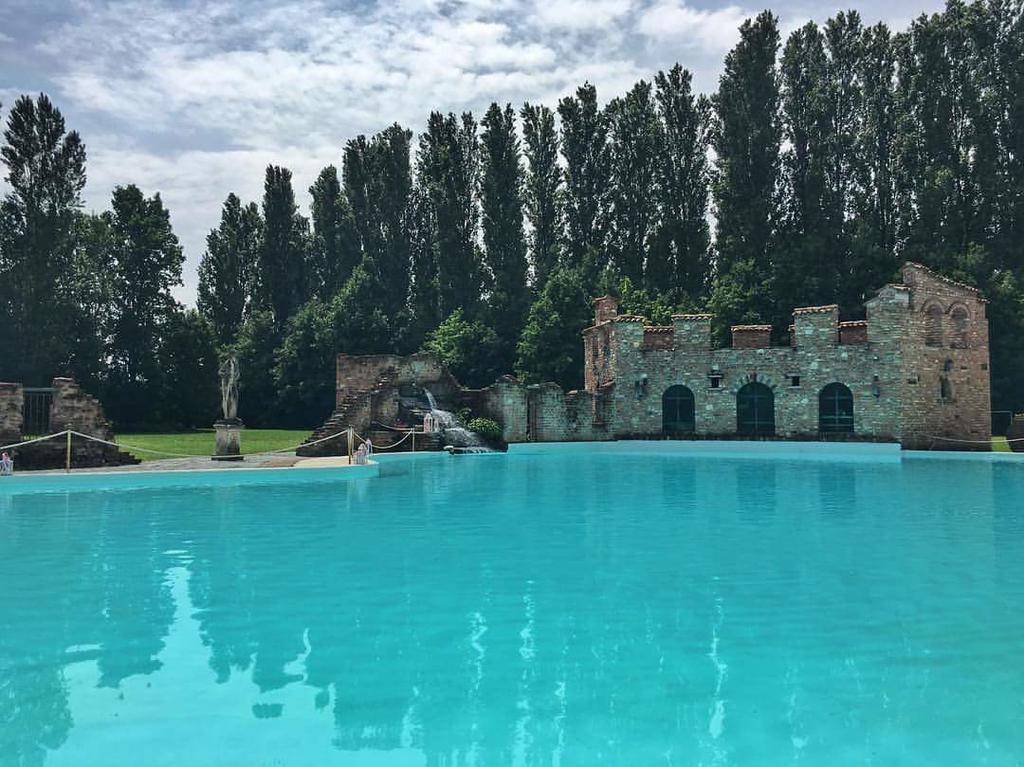 Tenuta Il Tenchio Hotel Lacchiarella Exterior photo